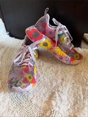 NOBULL Floral Print Athletic Shoes - NEVER WORN OUTSIDE. Comes w/ add’l shoelace